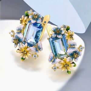 🩵 Betsey Johnson NEW stunning blue flower encrusted earrings 🩵